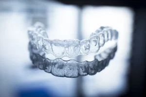 Aparat nakładkowy Invisalign z Warszawy