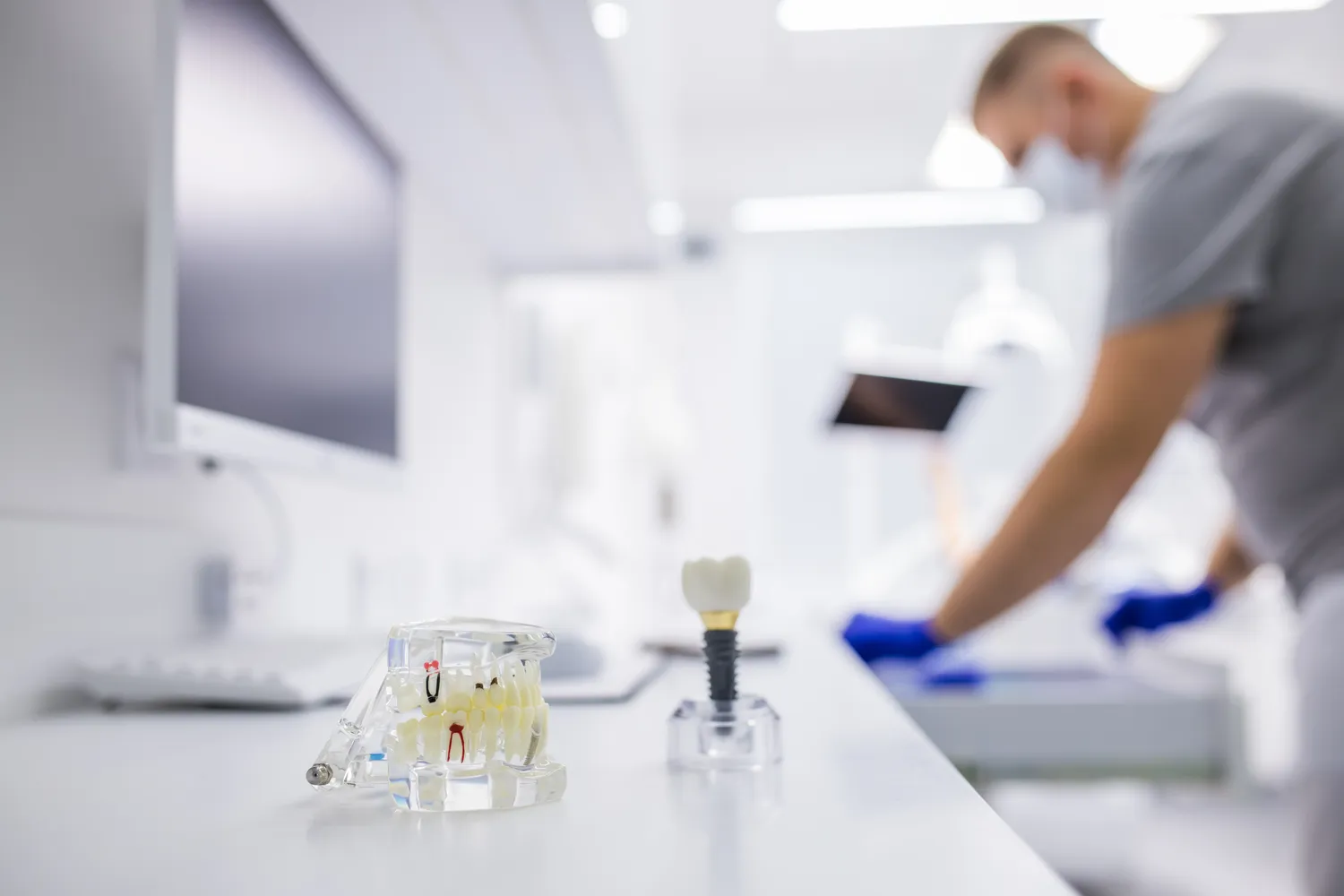 Co należy wiedzieć przed wyborem implantu zęba?